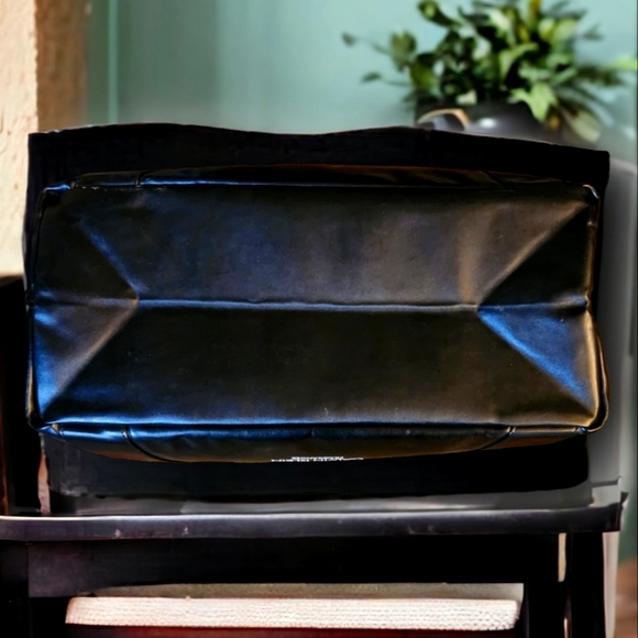 NWT CALVIN KLEIN Weekender Travel Duffle Gym Bag Black - Picture 2 of 3